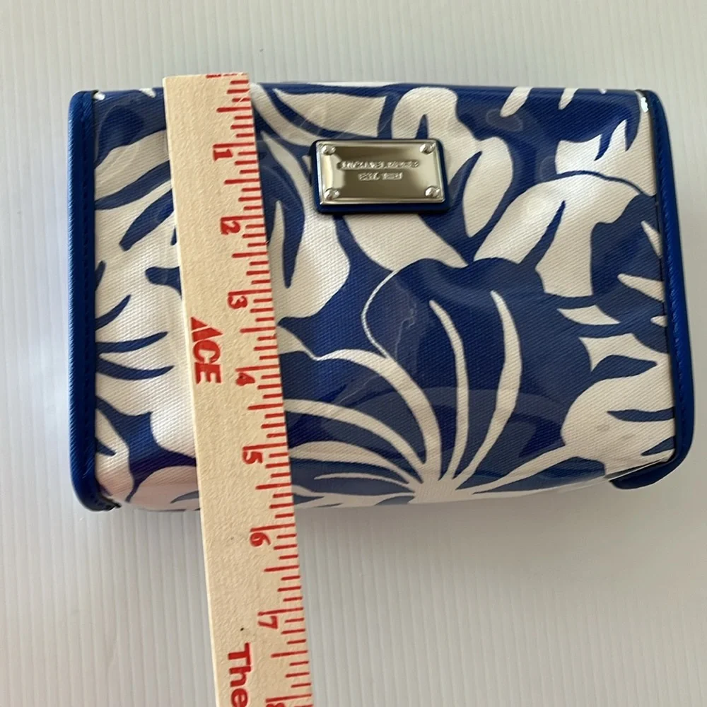 NWOT Michael Kors Eliza Blue White Floral Plastic Covered Canvas Makeup Pouch - Picture 9 of 12